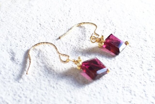 Rhodlite Garnet ◆K14GFピアスの画像1枚目