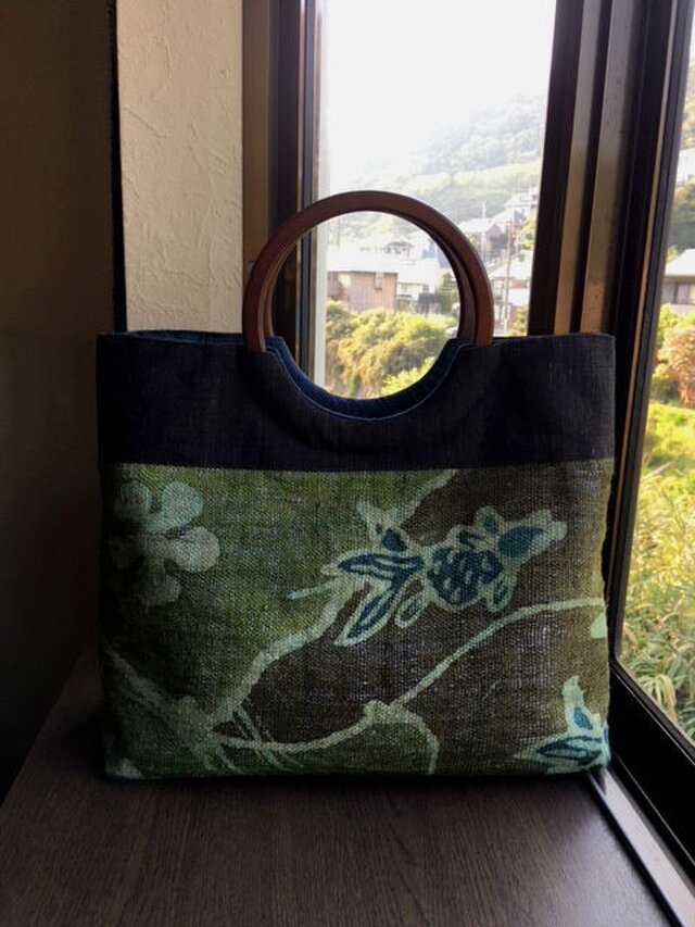 麻のバティック手提げ　丸い木の手