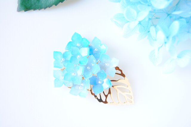彩る紫陽花のブローチの画像1枚目