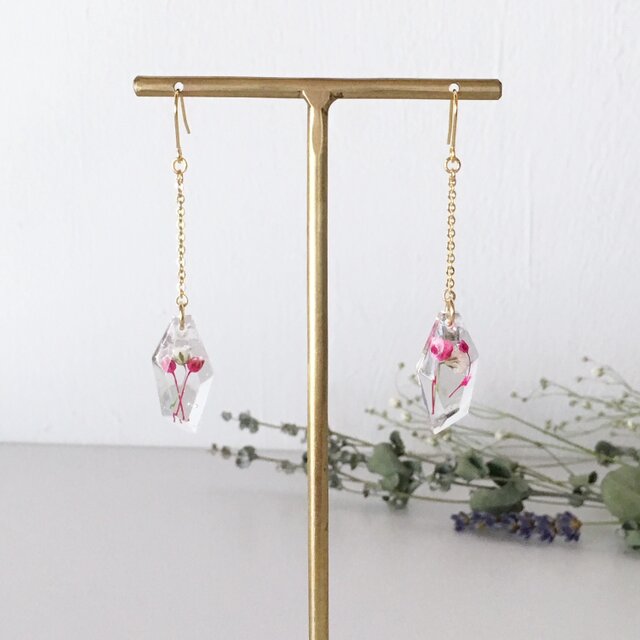 氷に閉じ込めたようなかすみ草ピアス/イヤリングの画像1枚目