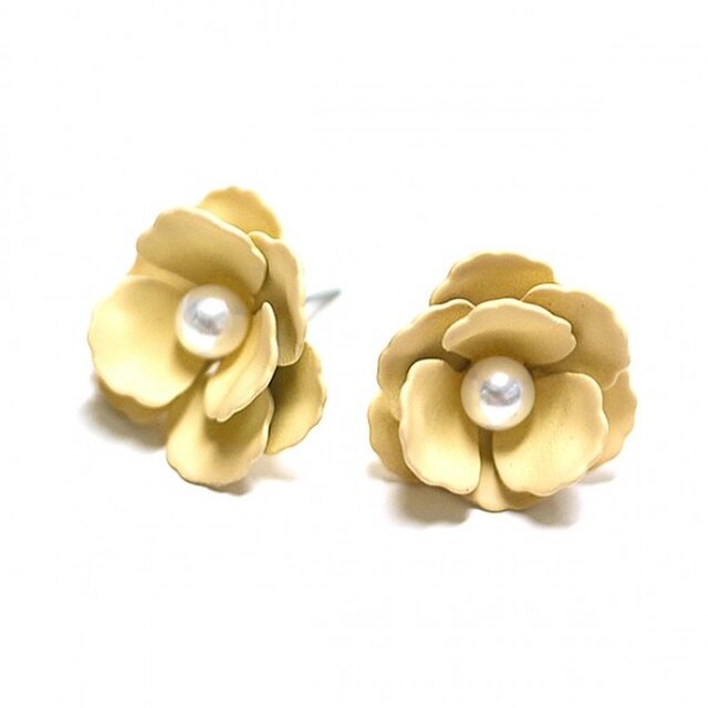 【1ペア】Anemonneライトイエローカラーパール付き花チタン芯ピアスの画像1枚目