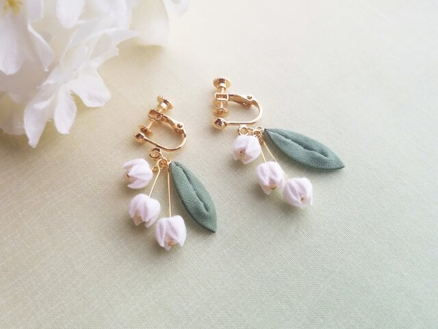 iichi通信掲載】揺れるすずらんのイヤリング （ つまみ細工＊受注制作