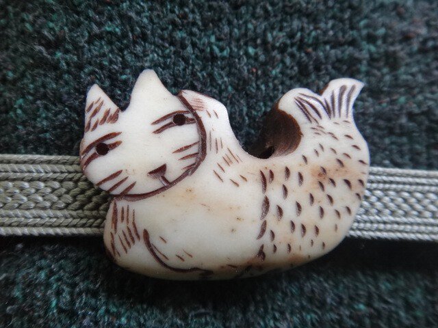 鹿角の帯留 にゃん魚の画像1枚目