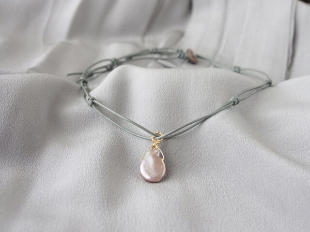 Gray Leather Pendant(Grayish Pink Pearl)の画像1枚目