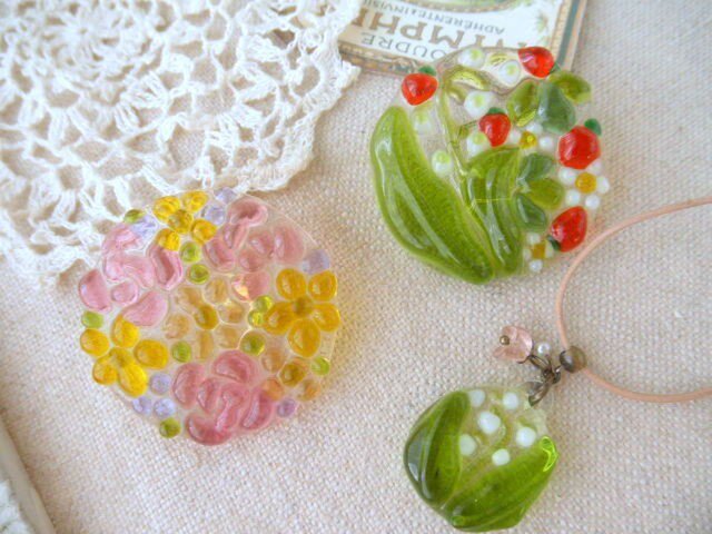 *オーダー品*お花のヘアゴム・トップとスズラン・チョーカーの画像1枚目