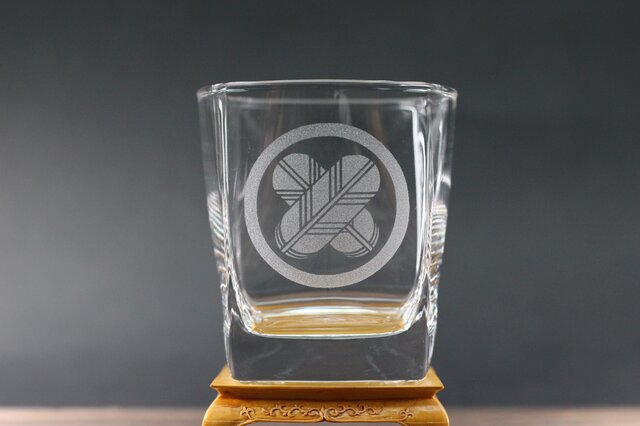 ロックグラス 丸に違い鷹の羽 | iichi 日々の暮らしを心地よくする