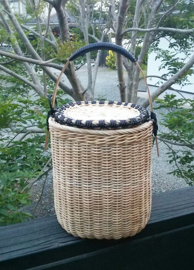 籐かご（蓋付き）
