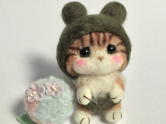 水無月 6月 梅雨 カエル帽子のにゃんこ 紫陽花と一緒に~の画像1枚目
