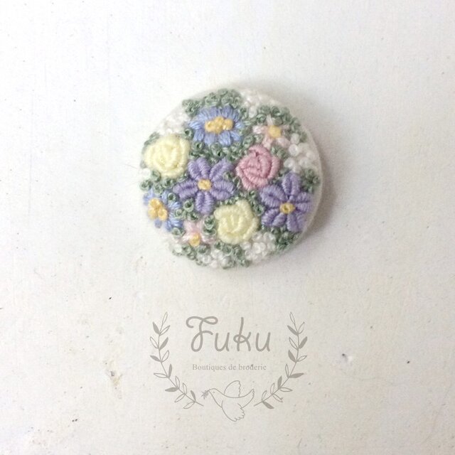 フラワーガーデンS 刺繍くるみボタン ヘアゴムorブローチ〈大きさ:29mm〉の画像1枚目