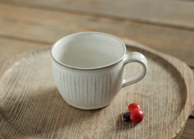 白釉コーヒーカップ(鎬)の画像1枚目