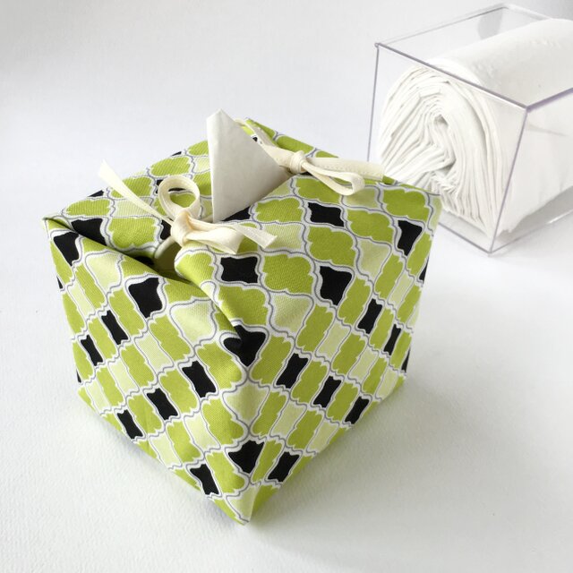 リバーシブルキューブティッシュ・容器付き（USA生地黄緑のモロッカン柄×花柄）