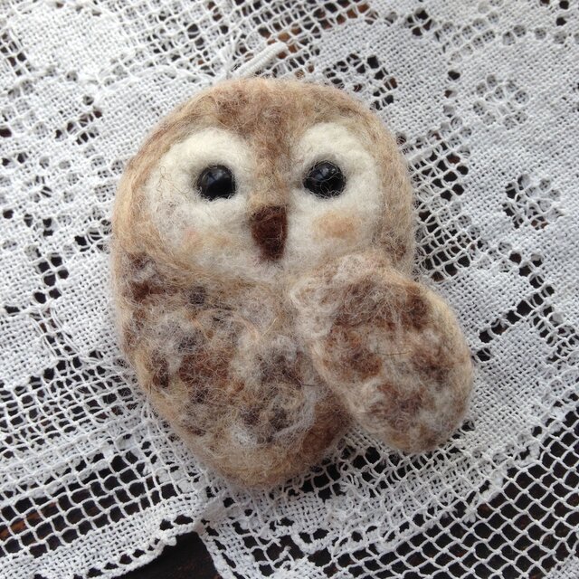 【羊毛フェルト製】 フクロウのブローチ/受注制作の画像1枚目