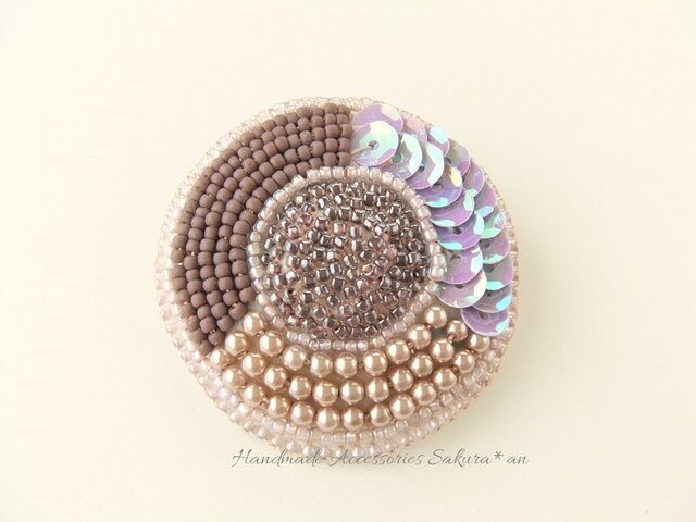 Brooch まる ビーズ刺繍 パープル(K0672)の画像1枚目