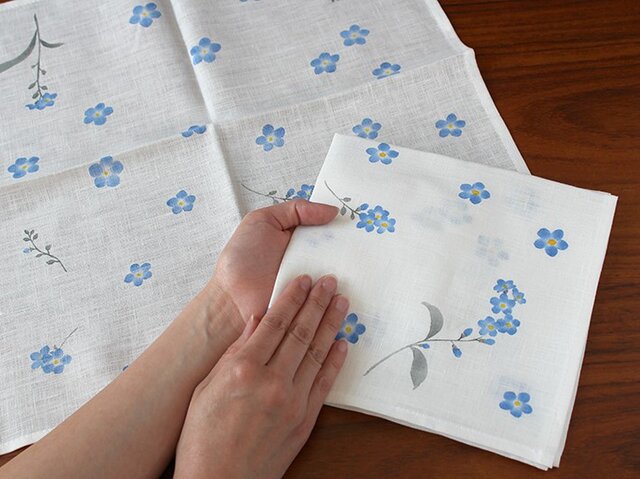 型友禅ハンカチ(勿忘草) | iichi 日々の暮らしを心地よくする