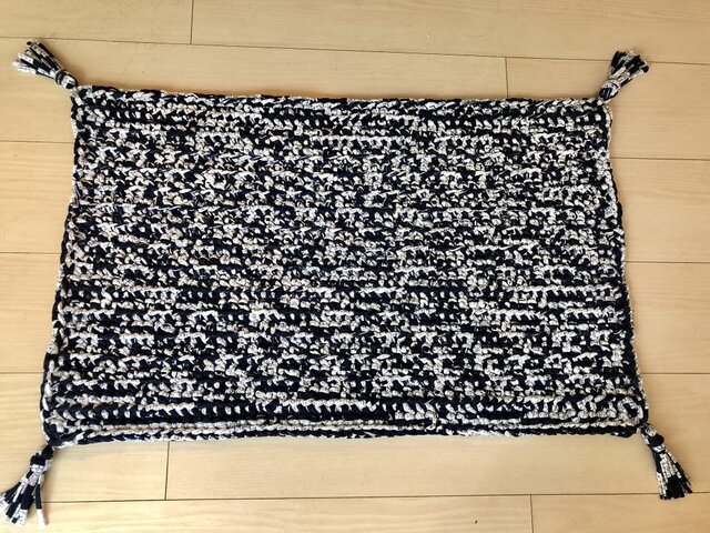 手編みラグ | iichi 日々の暮らしを心地よくするハンドメイドや