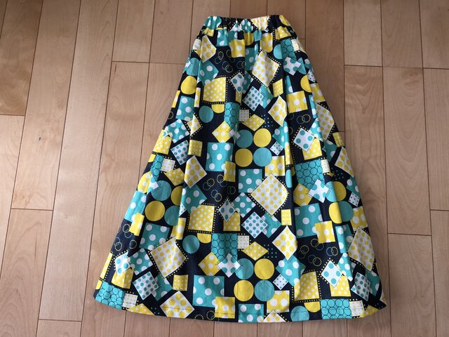 【SALE】表・裏 綿100% マル・シカク柄スカートの画像1枚目