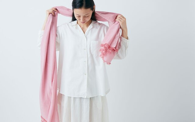 enrica cottonsilk scarf rose pink / botanical dyeの画像1枚目