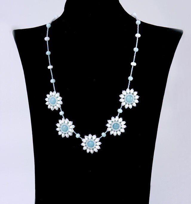 ホワイトフラワー ネックレス | iichi 日々の暮らしを心地よくする