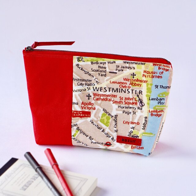 【SALE！】オランダ製生地！赤のロンドン地図柄のマチ付きポーチ（内ポケット付き）