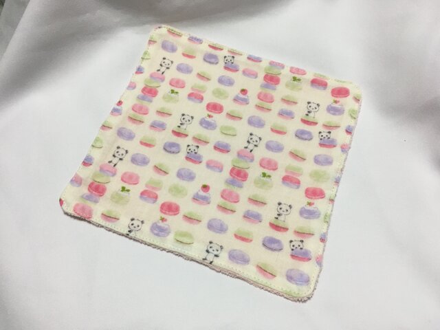 ガーゼタオルハンカチ マカロンパンダ白の画像1枚目