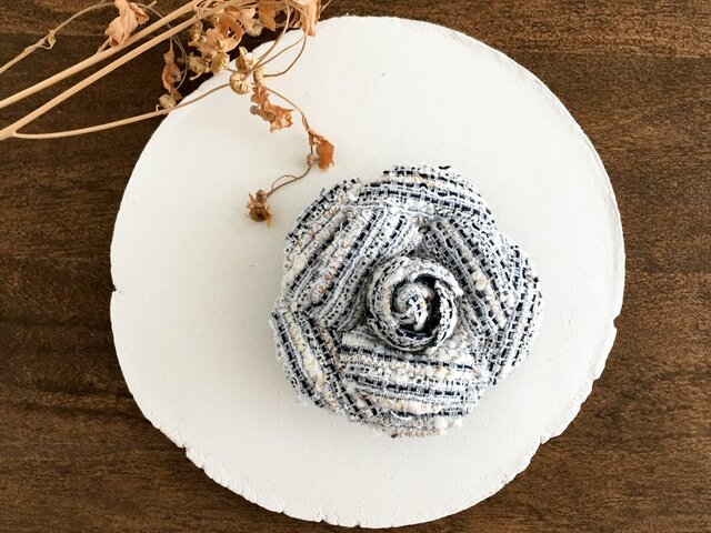 Corsage : ツイード カメリアの画像1枚目