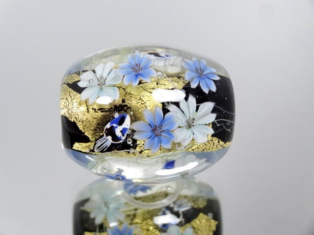 桜と金魚のとんぼ玉（ガラス玉）金箔入り | iichi 日々の暮らし