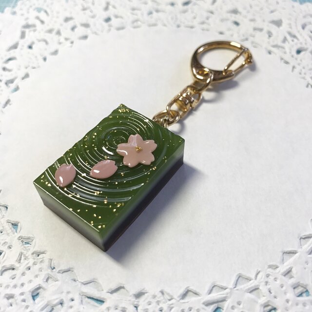 桜☆抹茶羊羹のキーホルダーの画像1枚目