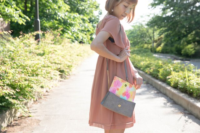 【たっぷり入るお財布本革バッグ】CHAPAWALLET -ちゃぱうぉれっと- LOVEの画像1枚目