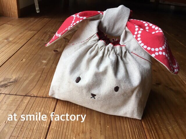 うさぎ弁当袋M赤ドット(定型外送料無料)の画像1枚目