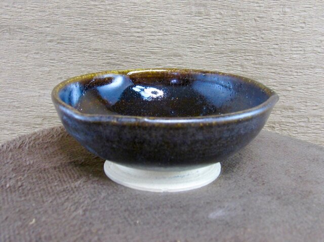 陶器花弁小鉢(黒)の画像1枚目