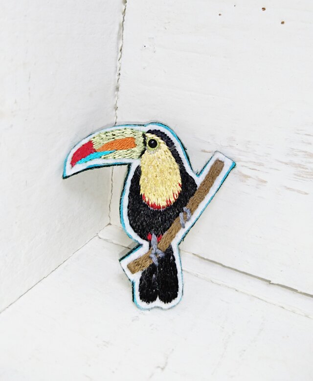 キムネオオハシちゃん*刺繍ブローチの画像1枚目