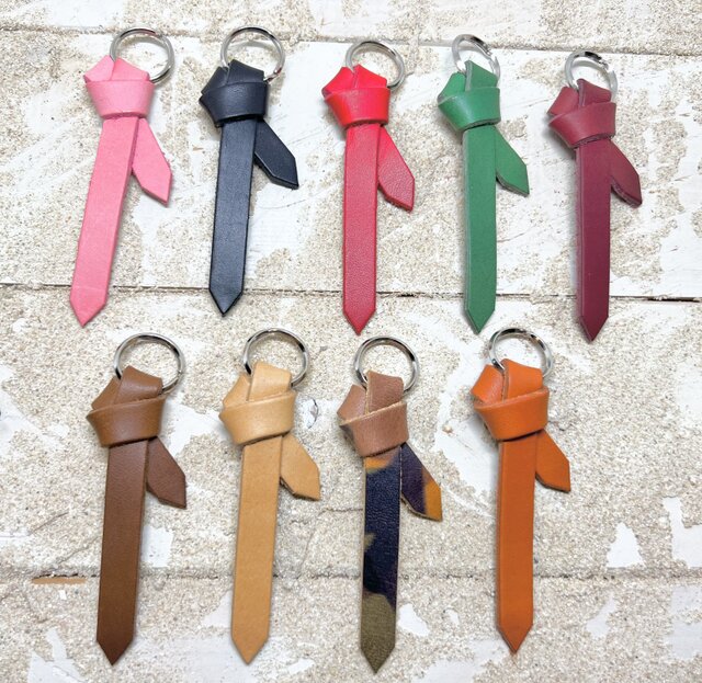 くろさんオーダー　お守りピンク×2 ナチュラル×2 サングァーリング　×2 レザー お守り サングァーチャーム リング仕様 | iichi 日々の暮らしを