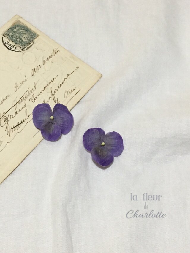 染花✳︎すみれ色のビオラのイヤリング【ピアスに変更可】の画像1枚目
