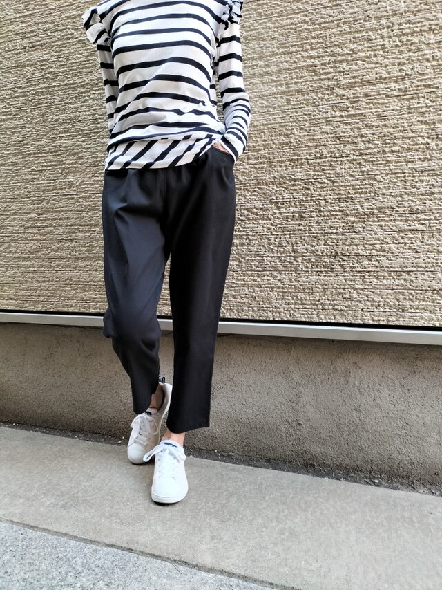 【細見え効果抜群♥】コットン・テーパードパンツ（黒）