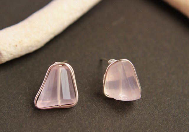宝石質ローズクォーツ Wire ピアスの画像1枚目