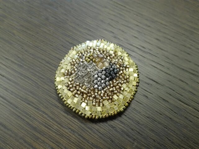 刺繍ブローチ maru 黄色の画像1枚目