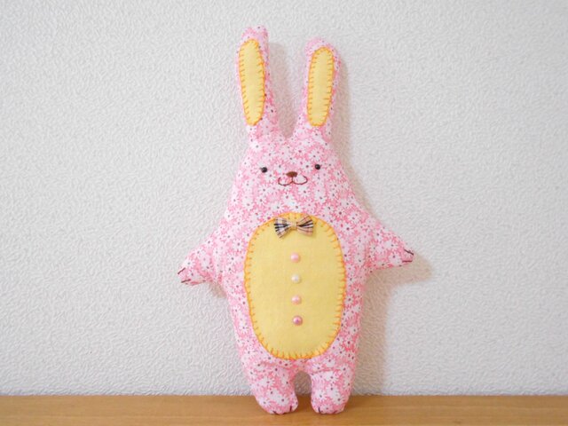 ピンクの花柄うさぎさんの画像1枚目