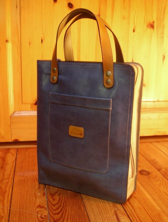 本のかたちのレザートート