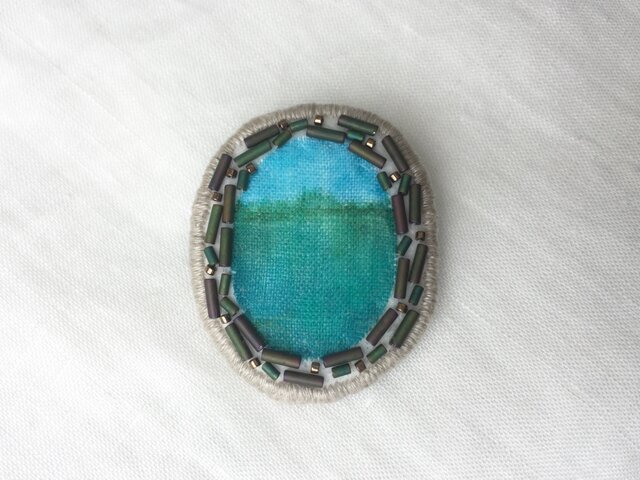 湖のある森 ビーズ刺繍ブローチの画像1枚目