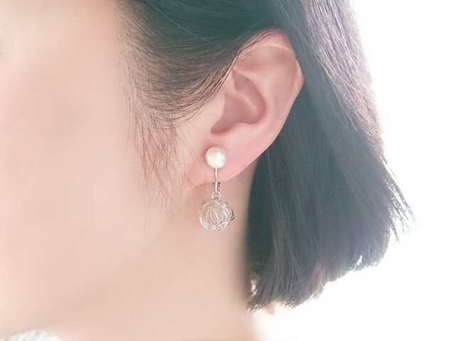 ぐるぐるワイヤーピアス／イヤリング (シルバーカラー) | iichi 日々の