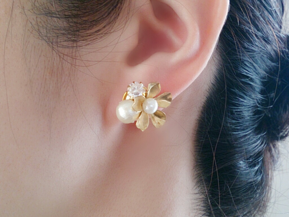 ヴィンテージフラワーのシャワーピアス/イヤリングの画像1枚目
