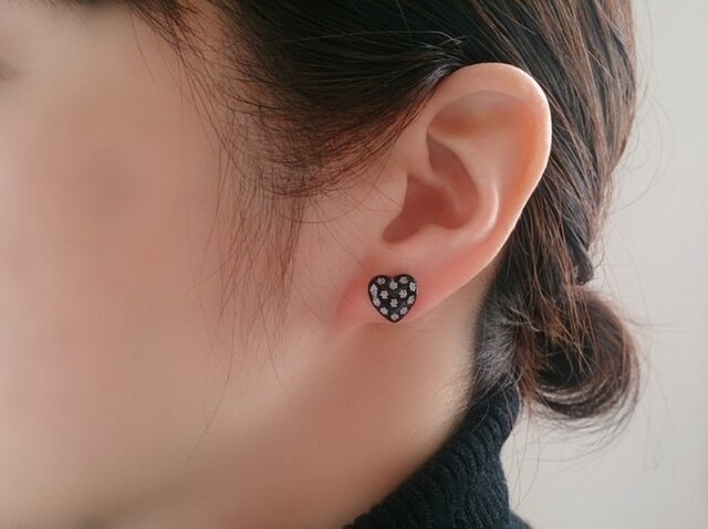 白い小花のハートピアス/イヤリングの画像1枚目