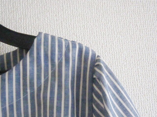 ストライプのブラウス29の画像1枚目