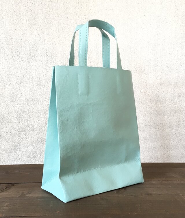豚革 ライトブルー 紙袋型 ショッピングバッグ トートバッグの画像1枚目