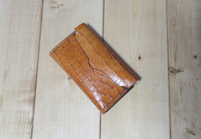 牛本革の名刺ケース(クロコ型押し)の画像1枚目