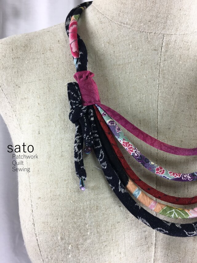 着物和柄ネックレス 赤の画像1枚目