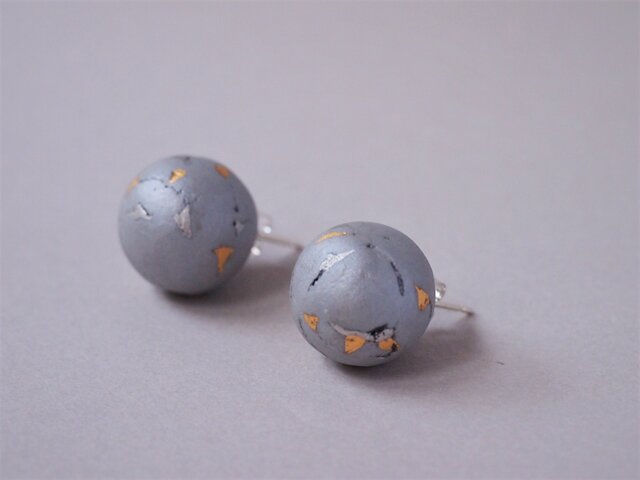 磁器 ピアス feeling gray moon-1の画像1枚目