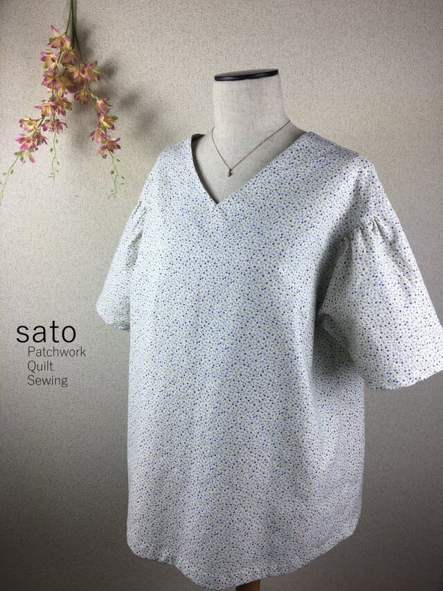 青い小花のチュニックの画像1枚目