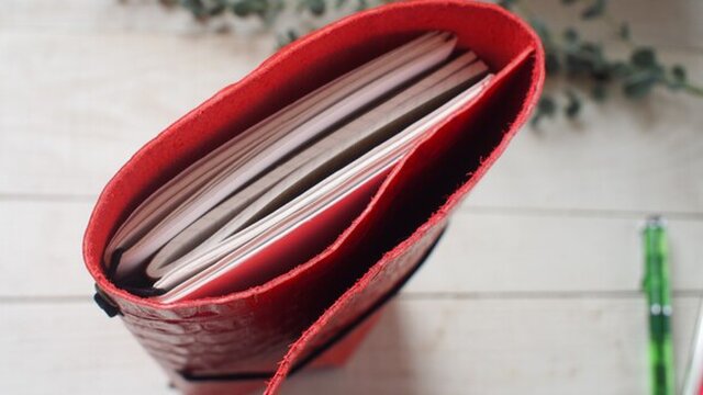 型押し朱赤本革 A5変形ノートカバー トラベラーズタイプ | iichi 日々