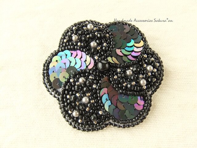 Brooch お花 ビーズ刺繍 (K0679)の画像1枚目
